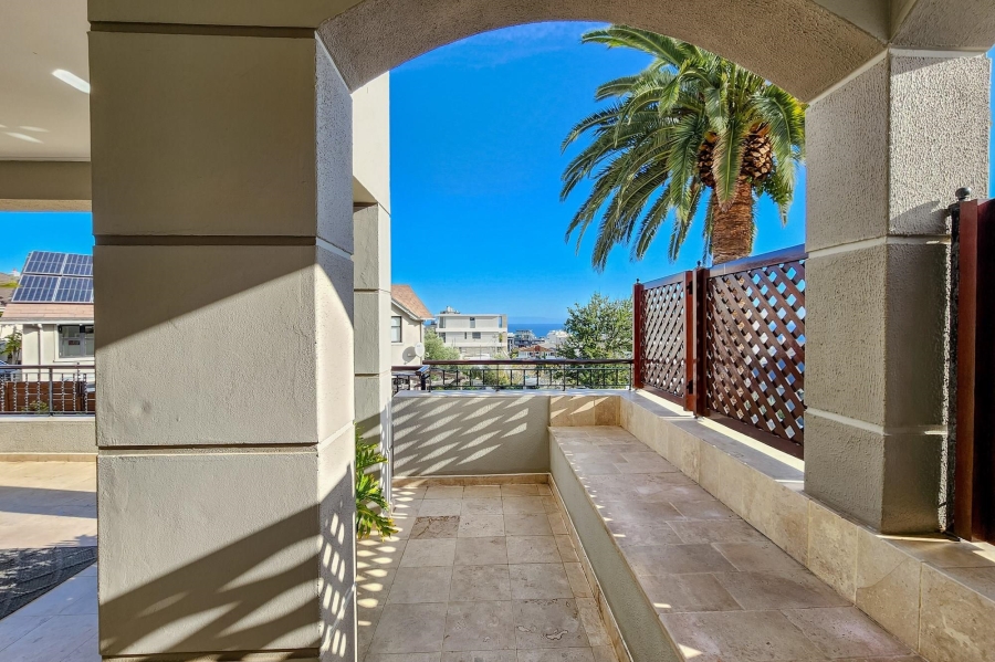 6 Bedroom Property for Sale in Fresnaye Western Cape